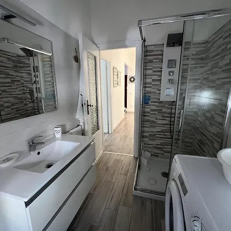 White Flat 2 *