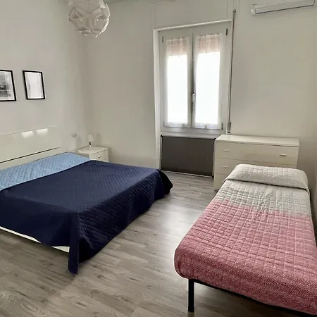 Apartment White Flat 2 *