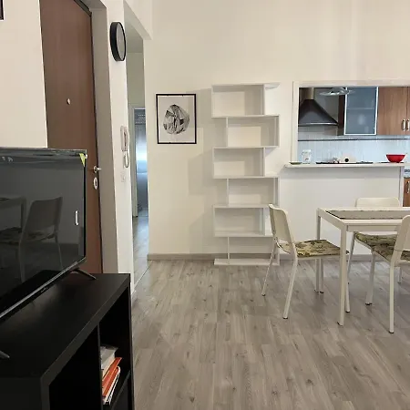 White Flat 2 *
